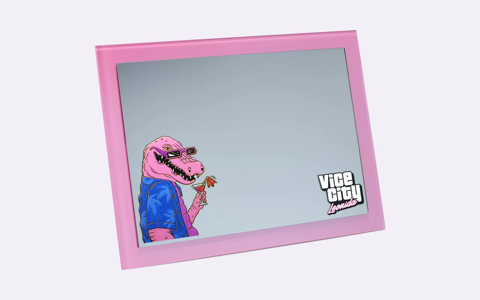 Ein rechteckiger Spiegel mit rosa Rahmen, mit einer Zeichnung von Macca und dem Vice-City-Logo auf dem Glas.